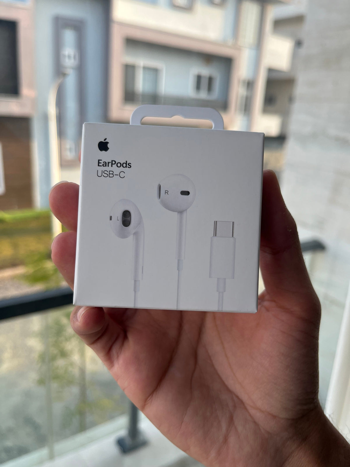 Apple EarPods Type-C wired earphones for iPhone 15 16 17 Pakistan
