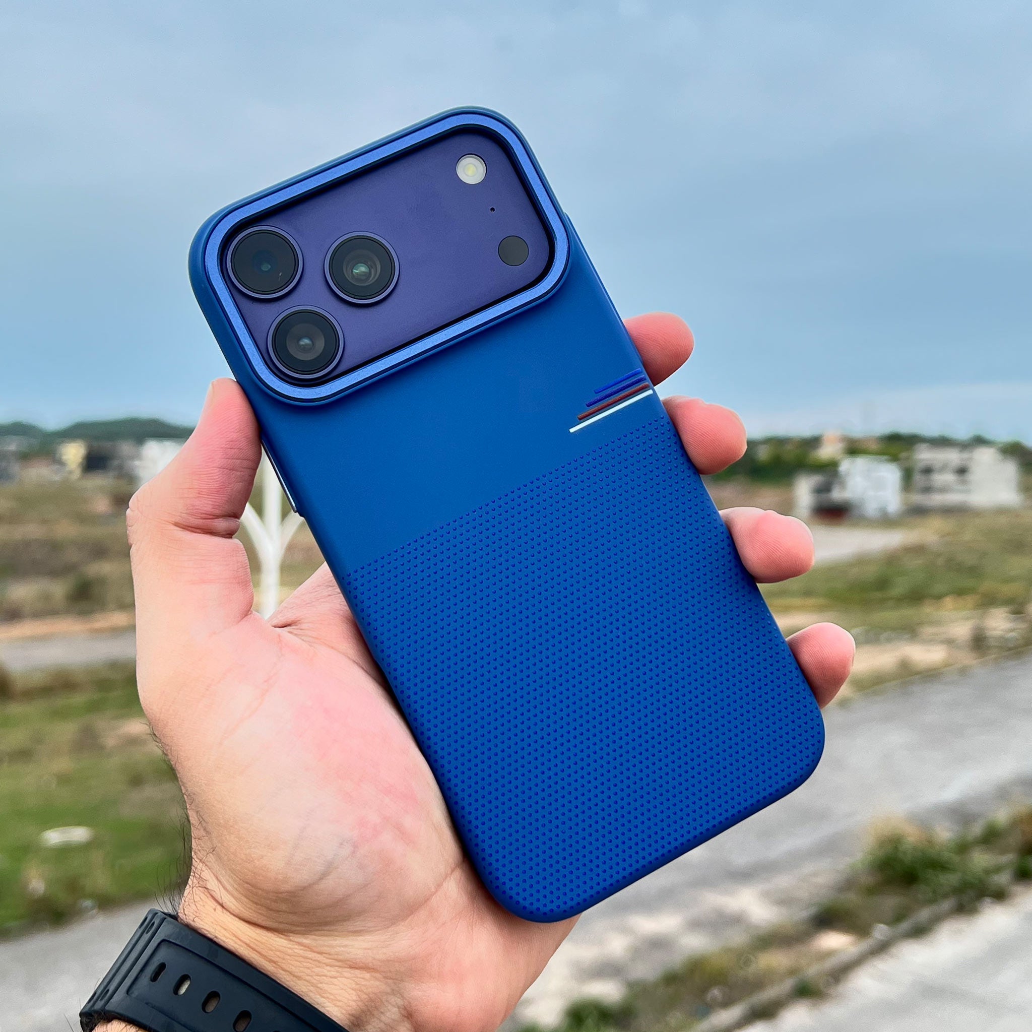 Dual-Texture Silicone Case - Premium Grip Design