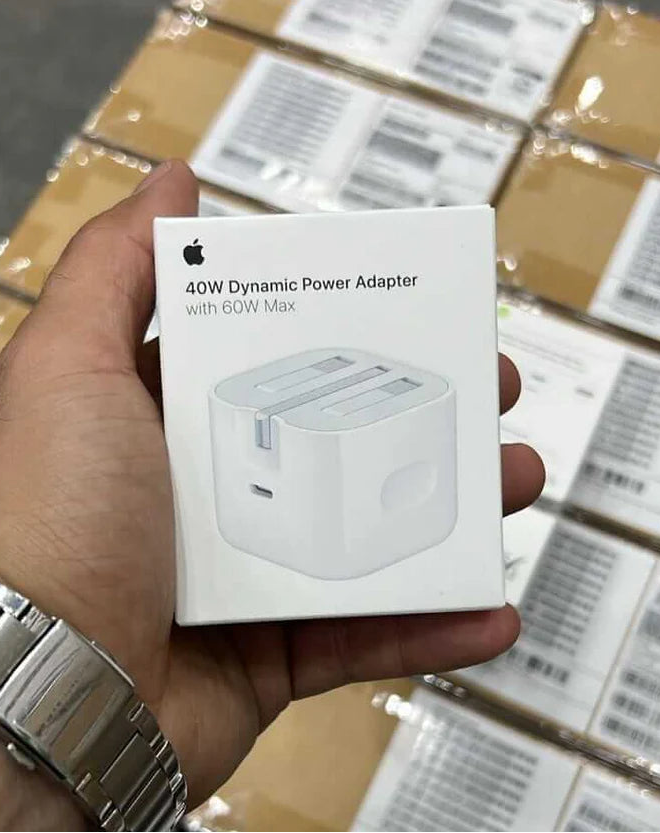 40W Dynamic Fast Charging Adapter 3-Pin (UK Variant) – 60W Max with Free Braided Cable