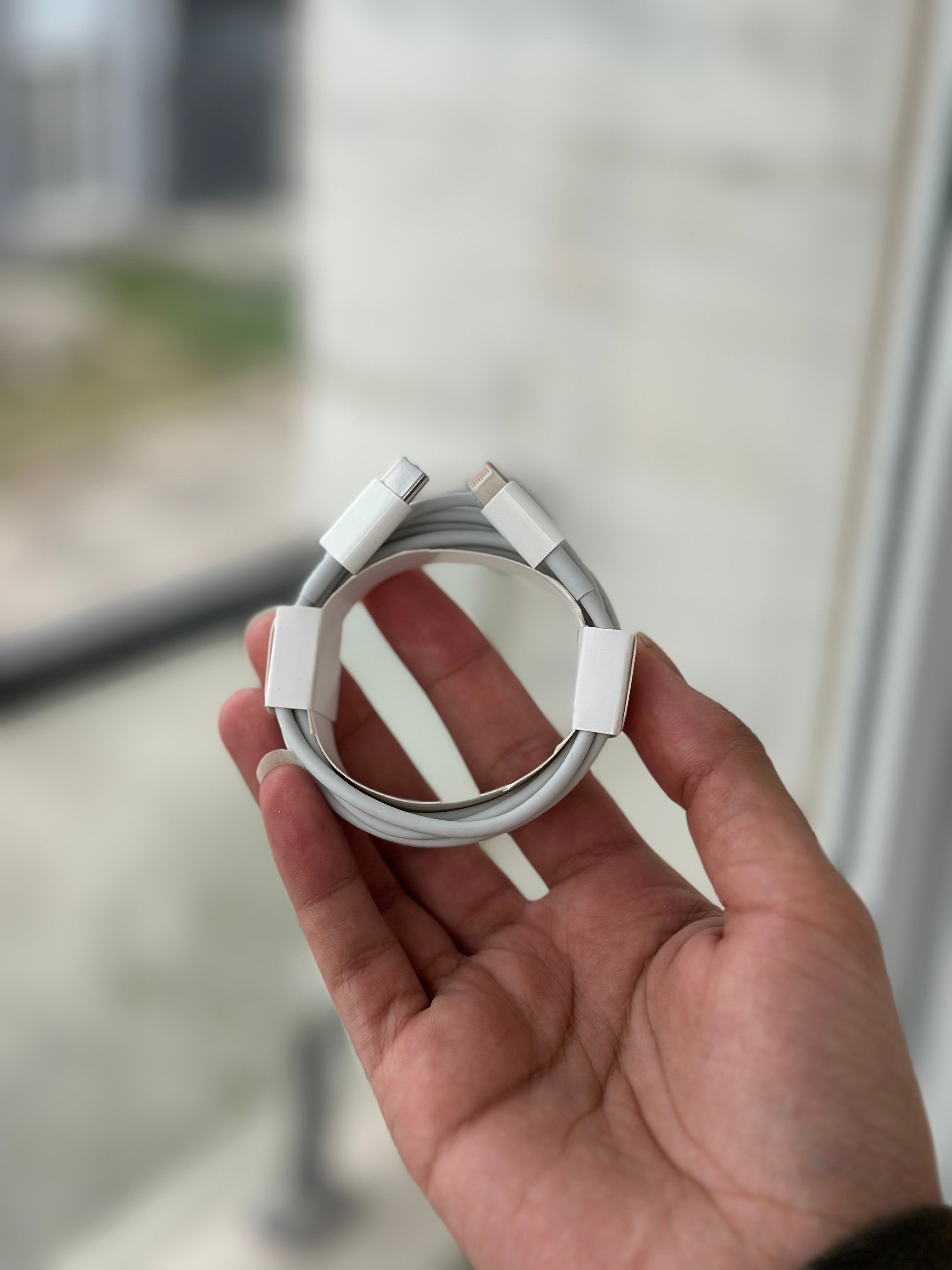 Apple USB-C to Lightning Cable 2m – 60W Fast Charging for iPhone 13 Pro Max & 14 Pro Max