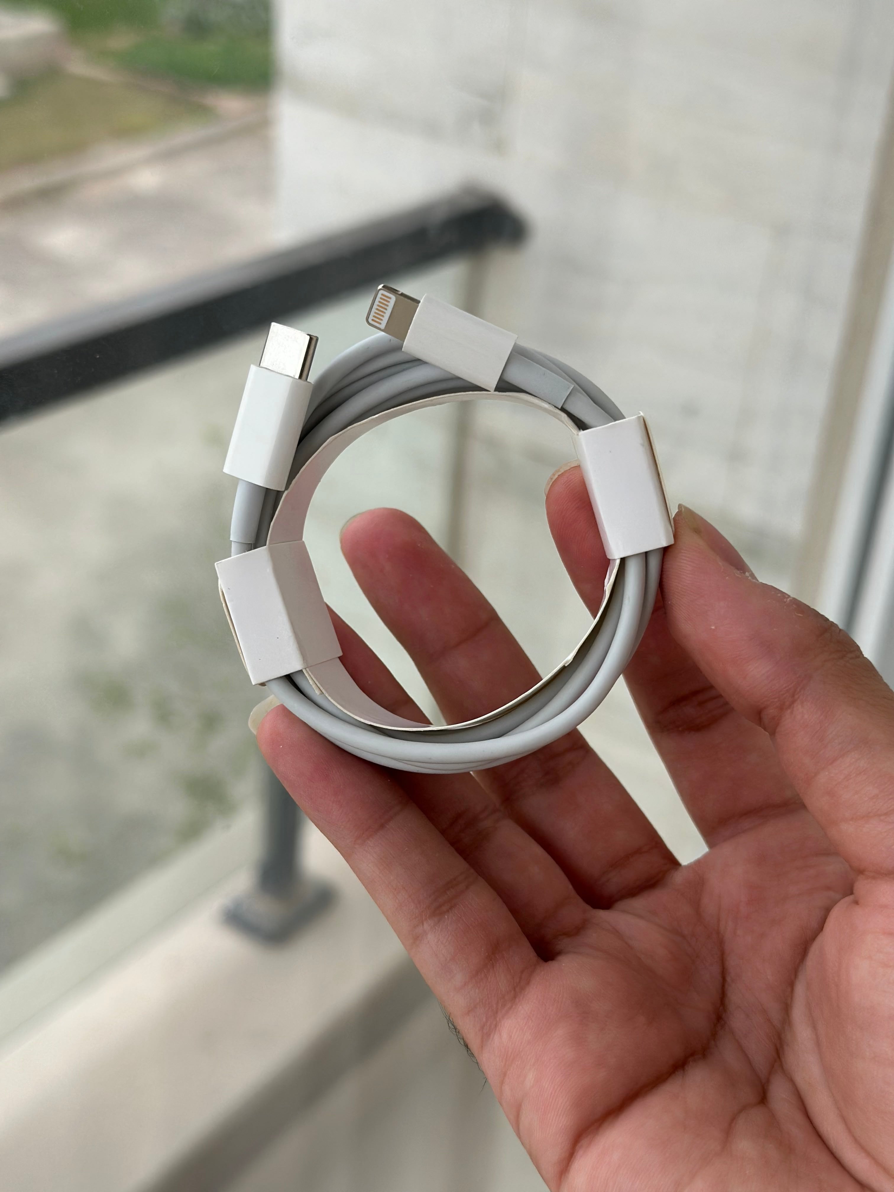 Apple USB-C to Lightning Cable 2m – 60W Fast Charging for iPhone 13 Pro Max & 14 Pro Max