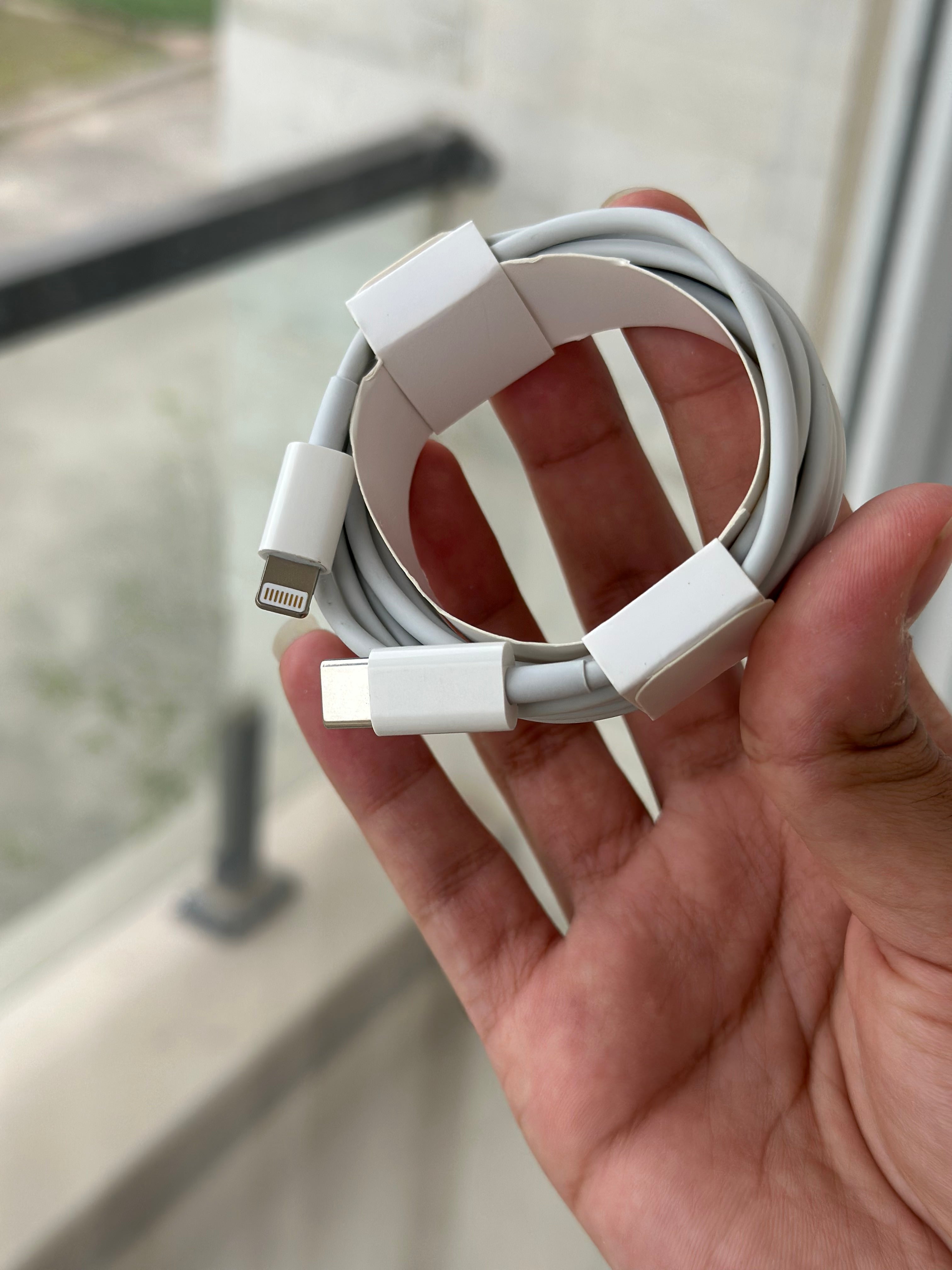 Apple USB-C to Lightning Cable 2m – 60W Fast Charging for iPhone 13 Pro Max & 14 Pro Max