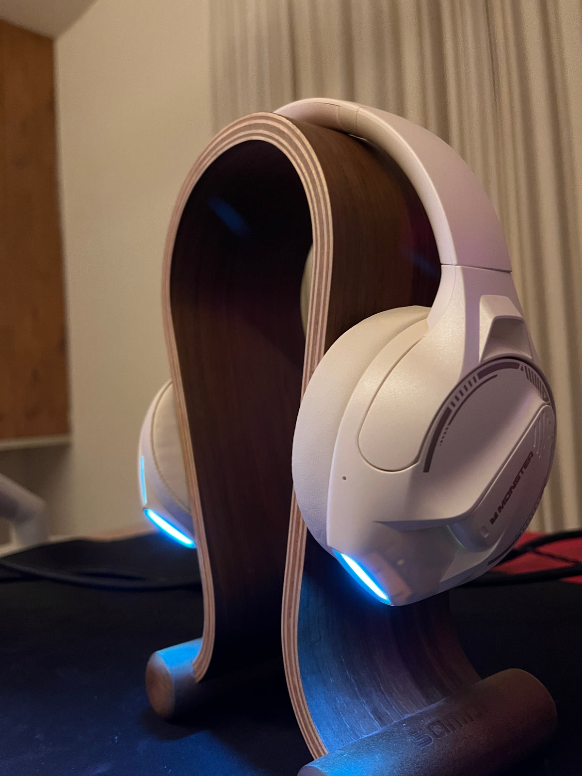 Monster Storm XKH03 Wireless Gaming Headphones – White