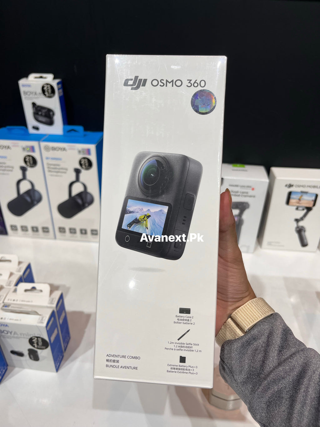 DJI Osmo 360 Adventure Combo front packaging