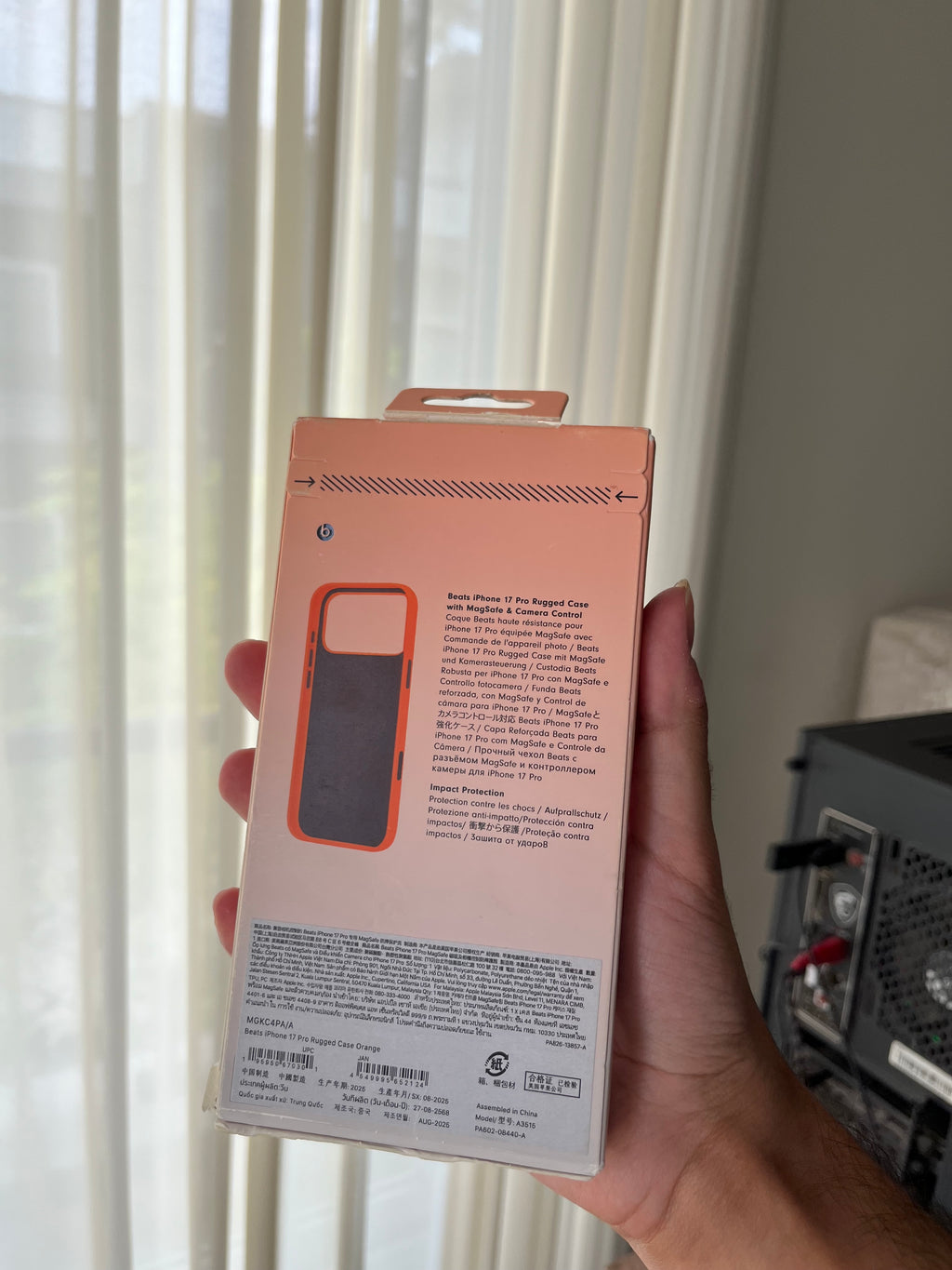 Beats iPhone 17 Pro Rugged Case Orange MagSafe back packaging MGKC4PA Pakistan