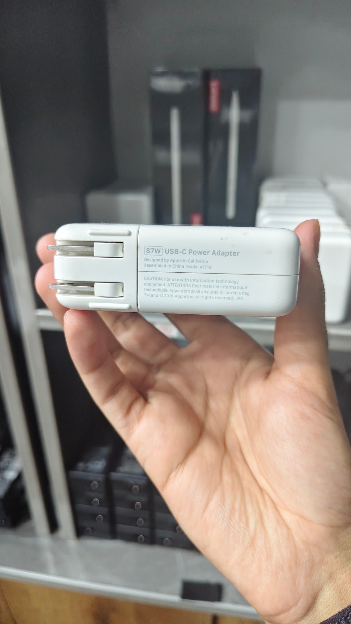 Apple 87W USB-C Power Adapter model A1719 label