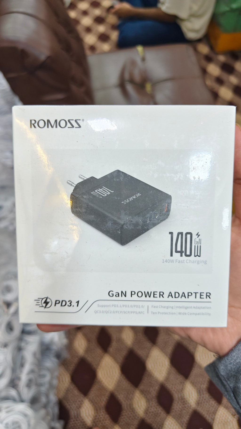 ROMOSS 140W GaN power adapter front packaging