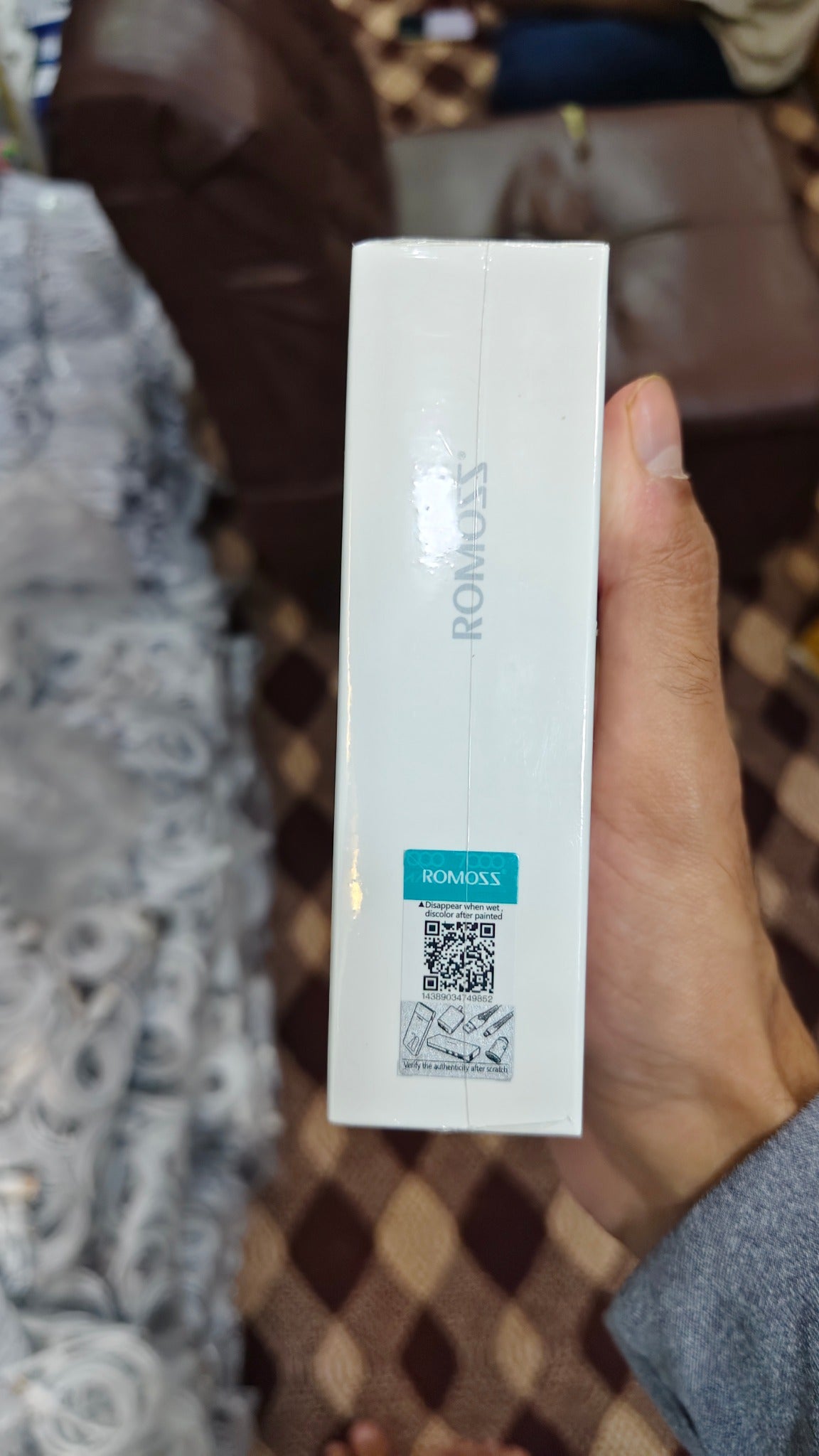ROMOSS 140W GaN power adapter authenticity label