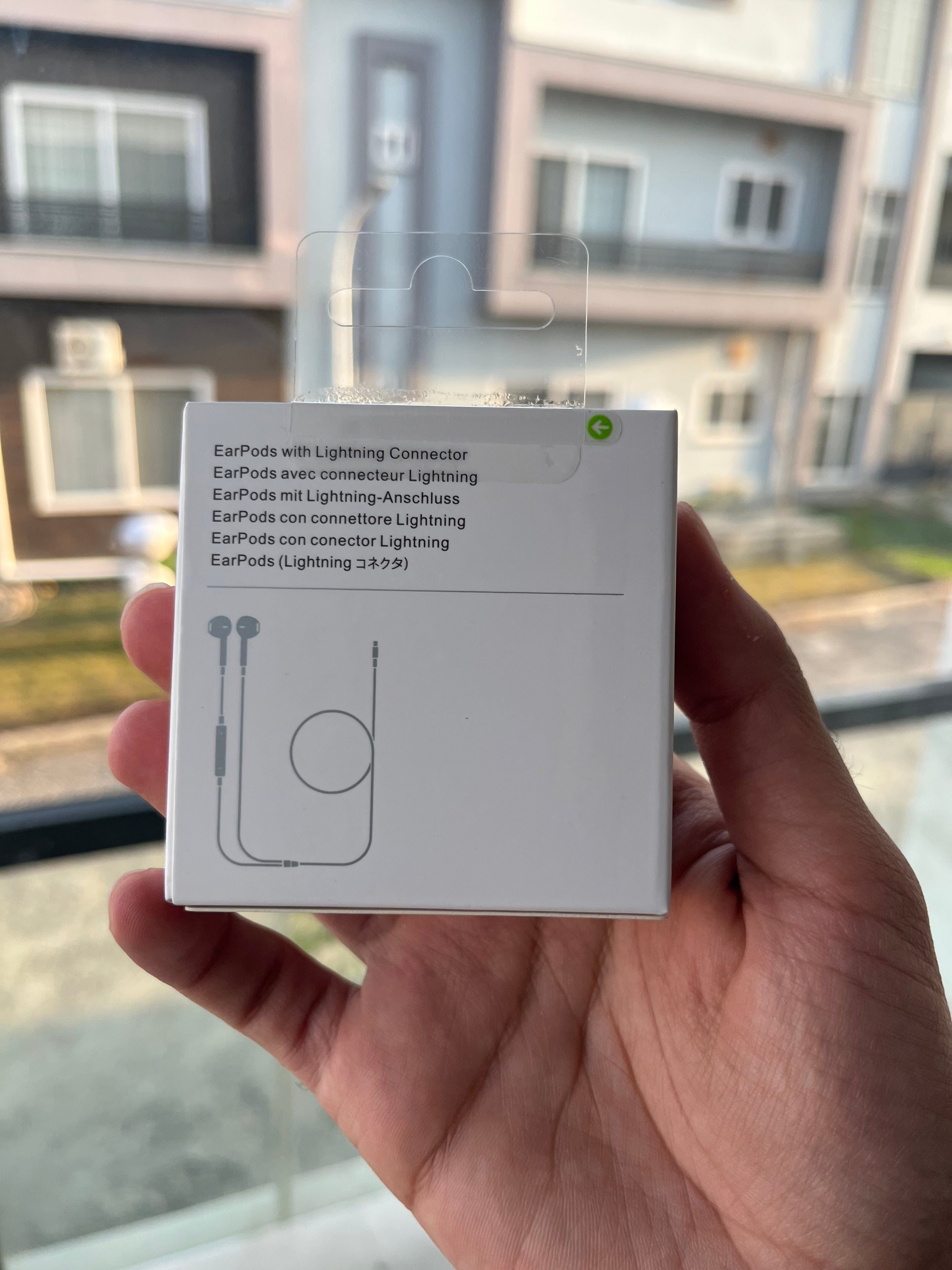 EarPods (Lightning Connector)