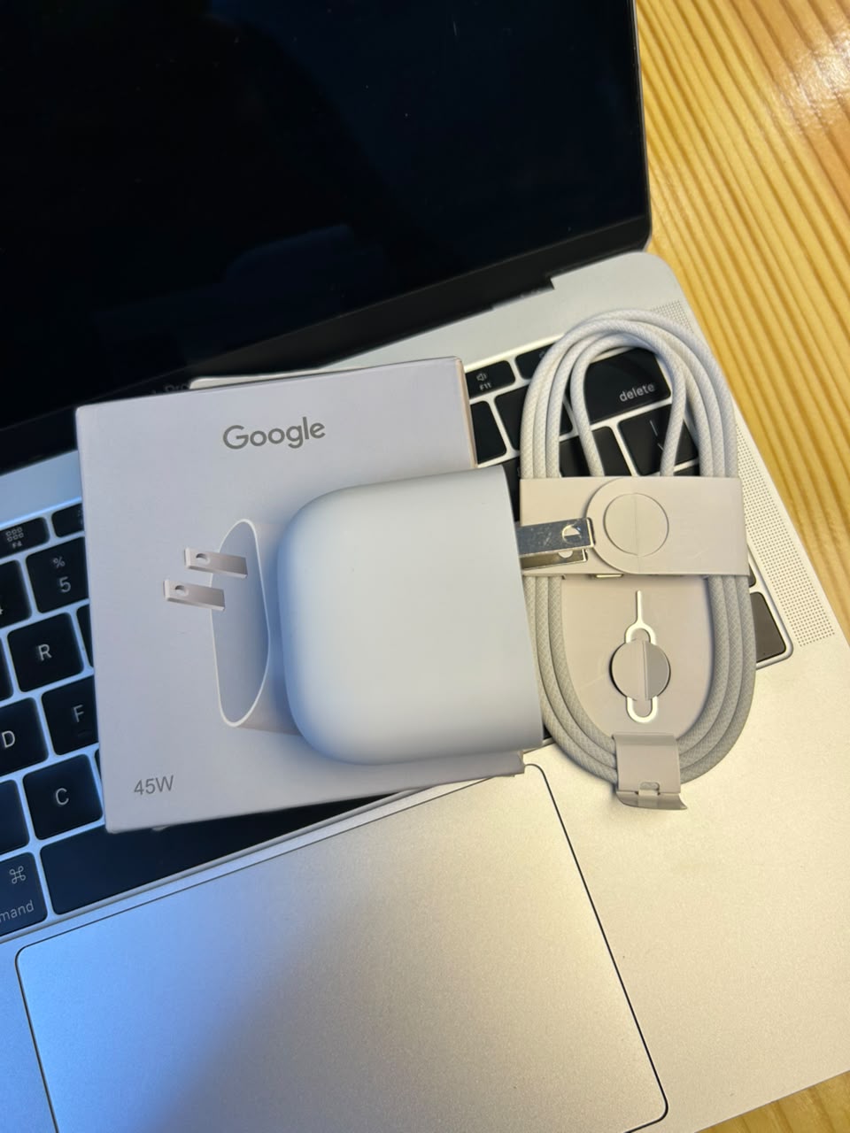 Google 45W USB-C charger product photo 7 — US and EU plug options