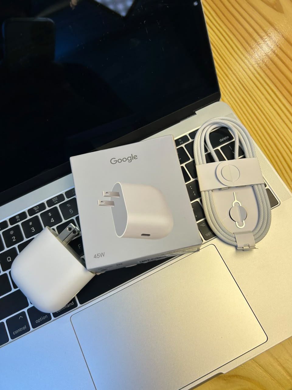 Google 45W USB-C charger product photo 5 — US and EU plug options